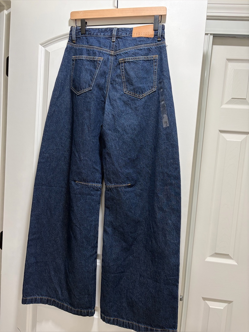 PacSun Remi Baggy Barrel Jeans with Knee Darts – Dark Blue size 25 - Picture 2 of 9